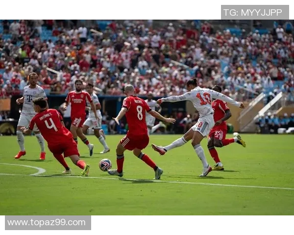 欧冠激战：本菲卡与拜仁2-2平局引发争议判罚全场沸腾